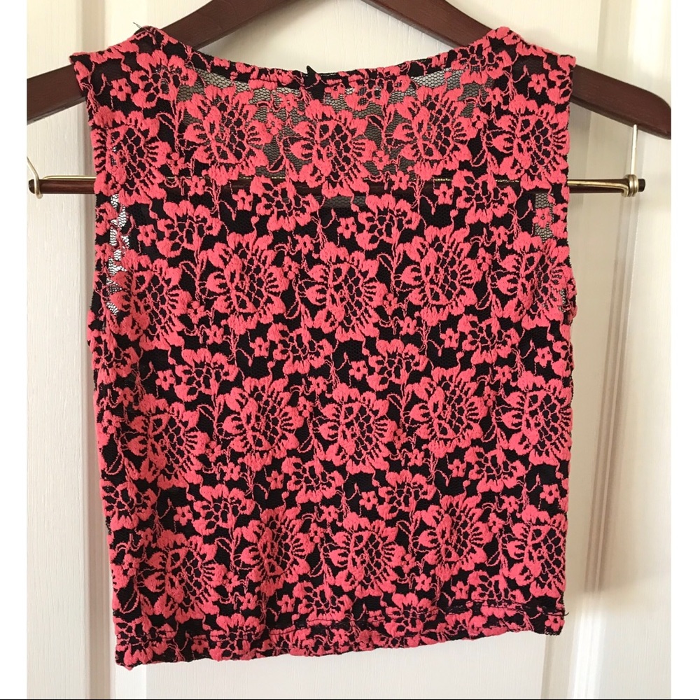 Cropped Tank Top - Picture 3 of 3
